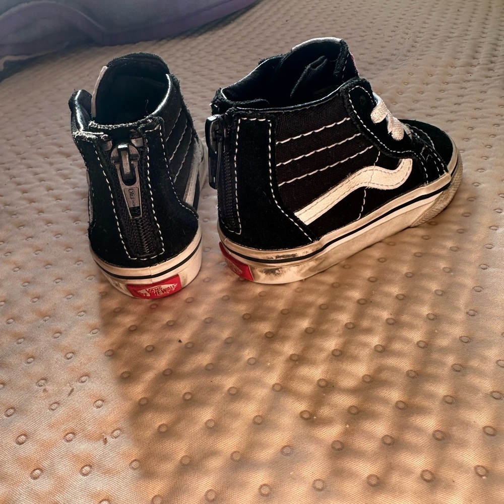 Vans - Picture 6 of 6
